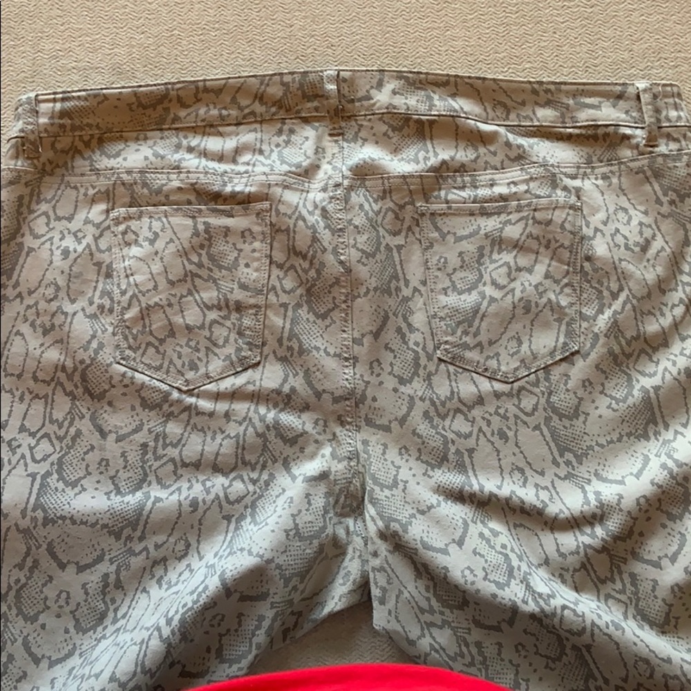 Jeans - Picture 2 of 4